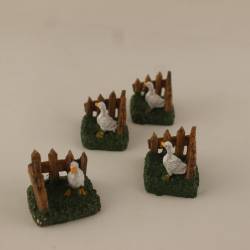 сувенир от полеризин, ограда с облегната крава и купа сено в каруца 6,5х3,8х4 см. 27402 (5 бр. в кутия)