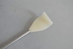 гребен от пластмса с бранд Beatiful единично опакован, ръка със зъби 12x7,5 см. 3035 (12 бр в стек)