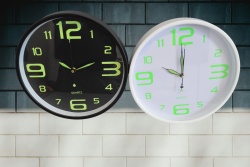 ръчен часовник, дамски, дизайн Тисот 2024 сива, метална верижка 5 разцветки с датник