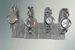 ръчен часовник, дамски, метална верижка, покрит с камъчета, лукс, сребрист (25 бр. в кутия 4 модела)