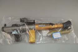 ДЕТСКА играчка, пластмасов, ръчен, противотанков гранатомет  59х7х18 см. (Промоция- при покупка над 6 бр. базоваа цена 7,83 лв.)