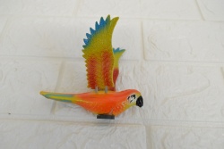 СУВЕНИР от пластмаса,  магнит и пружинки, папагал какаду 12 см.(Промоция- при покупка над 60 бр. базова цена 1,00 лв.)