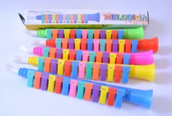 пластмасова играчка, кларинет 13 копчета 42 см.