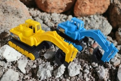 детска играчка, комбайна от пластмаса в  P.V.C. опаковка 18х9х5 см (R8).