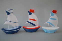 сувенир от полеризин, лодка с деца 11х5х8 см. 2 модела (2 бр. в стек)