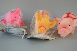 ГУМЕНА играчка, ключодържател с гумена ръкохватка 7 см. (Промоция- при покупка на стек 60 бр. базова цена 0,80 лв. а на кашон 720 бр. 0,69 лв.)