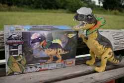 детска играчка, музикална, светещ динозавър, хищен 25х18 см. 030B