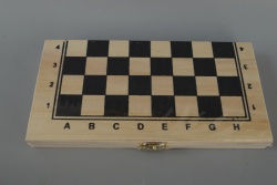 дървени фигури за шах от 3,5 до 7,5 см.