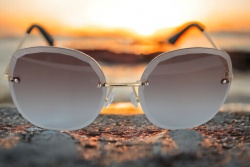 слънчеви очила, пластмасова рамка, модел 2018 г. шестоъгълни, 4 цвята, номер- 812 (20 бр. в кутия, микс цветове)