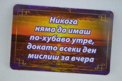 сувенир от полирезин магнит и пружинки цвете кала с кацнала на нея калинка 13,5 см.