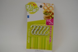 ВАКУУМНИ закачалки, цветни 12 бр. х 4 см. пластмасова кука (Промоция- при покупка над 10 комплекта, базова цена 1,20 лв.)