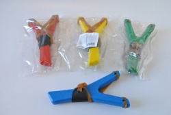дървени играчки с въженце в кутия, момичето или мечето което се преоблича 18х14,5х4 см. 92-744