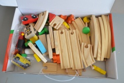 дървена играчка, логика, кутия, цветна 15х15х7 см.