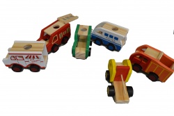 дървена играчка, танк с въженце 8х8 см. 94-143 (6 бр. в кутия, различни)
