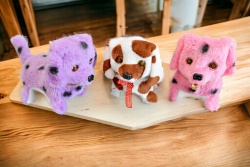 плюшена играчка, механична, кученце на петна  17х13 см. (R8)