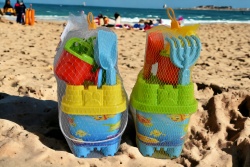плажна играчка от пластмаса, кофичка за пясък 15х10 см. замък с  аксесоара и лейка 688-46