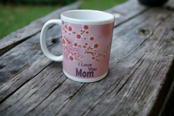 ..керамично изделие, чаша, I LOVE You MOM цветна 9,5х8 см.(12 бр. в стек) (48 бр. в кашон)