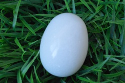 изделие от естествен благороден камък, яйце  4 разцветки 4,5 см.