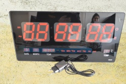 стенен часовник, светещи цифри, дата и температура 45х22 см. 4622