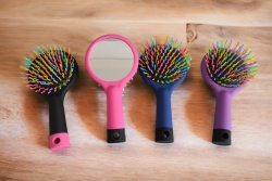 козметичен аксесоар,  четка за коса, голяма с огледало, правоъгълна 24,5 см. 4 цвята (24 бр. в стек)