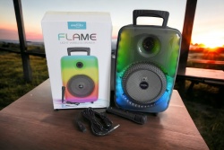 музикална техника, колона Bluetooth с радио, микрофон USB, Tf карта 10w светеща цялата с дръжка 38x26x18 см.1802 в кутия (R5)