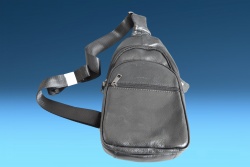 чанта за през рамо, мъжка, тип бъбрек, телешка кожа 31х15х6 см. 6 ципа (5 бр. в стек)