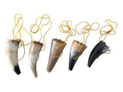 сувенир, ръчно изработен от естествени материали, кози рог,  25 см.