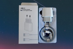 аксесоар за телефони и автомобили, зарядно за запалка 2 USB в кутия 2,4A