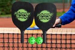 спортни стоки, дървен Pickleball 39х20х0,6 см. с 2 топчета