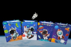 подаръчна торбичка 3D, детска, астронафт 23х18х10 см.(12 бр. в стек, микс 4 модела)