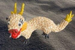 морски сувенир, ръчно изработен от миди, дракон 27х13 см.