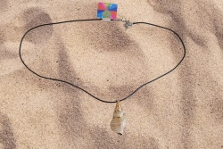 плюшена механична играчка, динозавър или жираф, музикален, танцуващ с дрехи 32 см. USB в плик