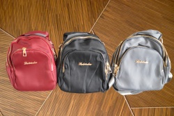 чанта, тип раничка, мини, дамска 4 джоба 22х14х 14 см. метални ципове (5 бр. в стек 3 разцветки)