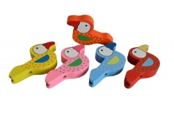 дървена играчка, количка на въже, вози 2 кълвящи кокошки 12,5х10,5 см. (R7) (6 бр. в стек, еднакви)