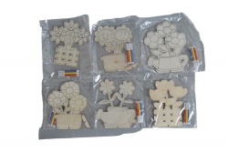 дървена играчка, количка на въже, вози 2 кълвящи кокошки 12,5х10,5 см. (R7) (6 бр. в стек, еднакви)