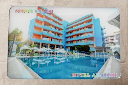 сувенир от дърво, котва с реалистични материали, надписана в горния край Sunny Beach Bulgaria 20x20 см.#