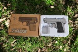 МЕТАЛЕН пистолет в кутия ZM03 19,5x17,5 см. (Промоция- при покупка на кашон 60 бр. базова цена 10,00 лв.) (R8)