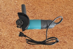 електрически флекс115/ 750 w. 14 асесоара и зарядно в куфар (R3)