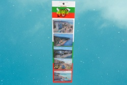 дървен сувенир, висяща рибка, надписана двустранно 9х4х1 см. BULGARIA/ GOLDEN SANS (3 разцветки)