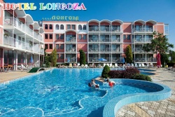 сувенир от дърво, котва с реалистични материали, надписана в горния край Sunny Beach Bulgaria 20x20 см.#