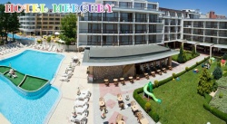 дървен сувенир, табелка с рак, катерещ по нея и надпис Sunny beach 30,5x10 см. морски дизайн (6 бр. в кутия)