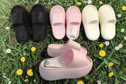 летни чехли, дамски, висока- широка платформа 6,5 см. едноцветни 35-36/ 37-38/ 39-40 номер 3 разцветки (36 бр. в кашон) летни чехли, дамски, висока- широка платформа 6,5 см. едноцветни 35-36/ 37-38/ 39-40 номер 3 разцветки (36 бр. в кашон)